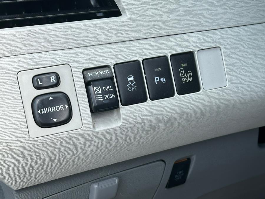 2014 Toyota Sienna XLE 7-Passenger Auto Access Se photo