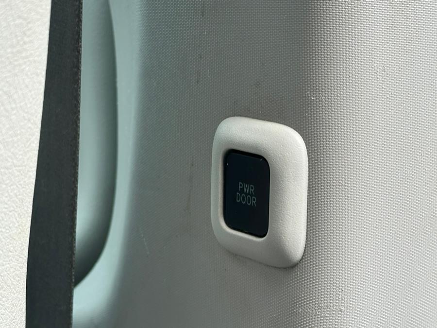 2014 Toyota Sienna XLE 7-Passenger Auto Access Se photo