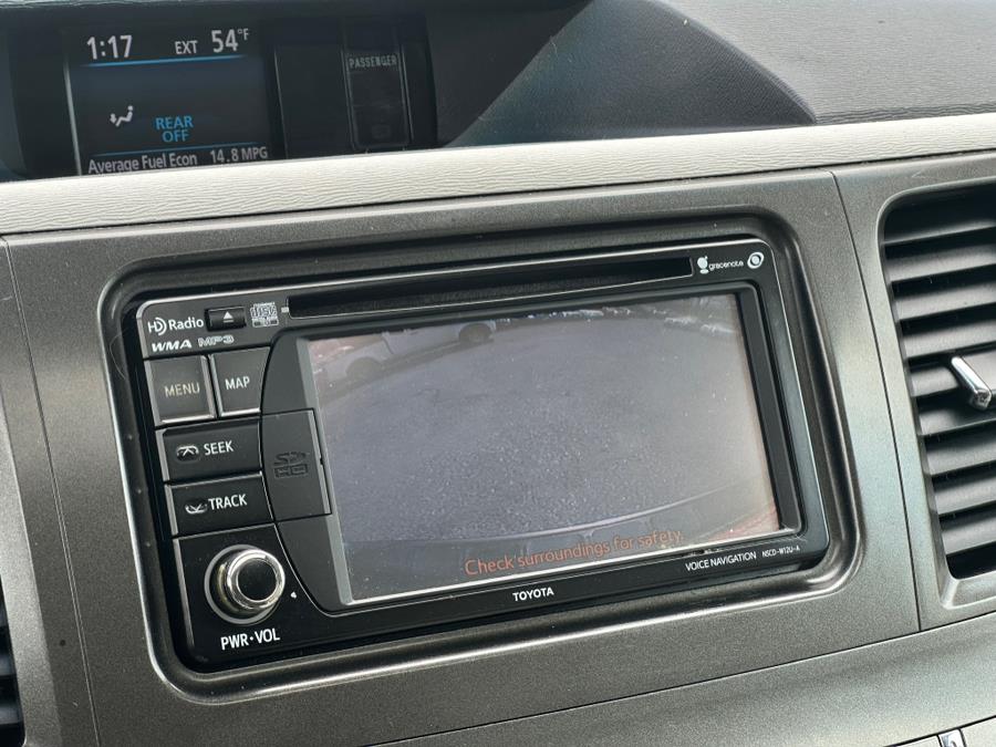 2014 Toyota Sienna XLE 7-Passenger Auto Access Se photo