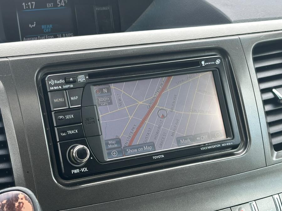 2014 Toyota Sienna XLE 7-Passenger Auto Access Se photo