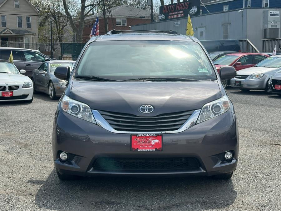 2014 Toyota Sienna XLE 7-Passenger Auto Access Se photo