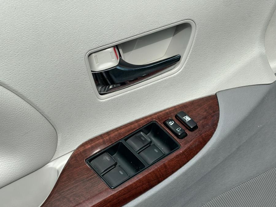 2014 Toyota Sienna XLE 7-Passenger Auto Access Se photo