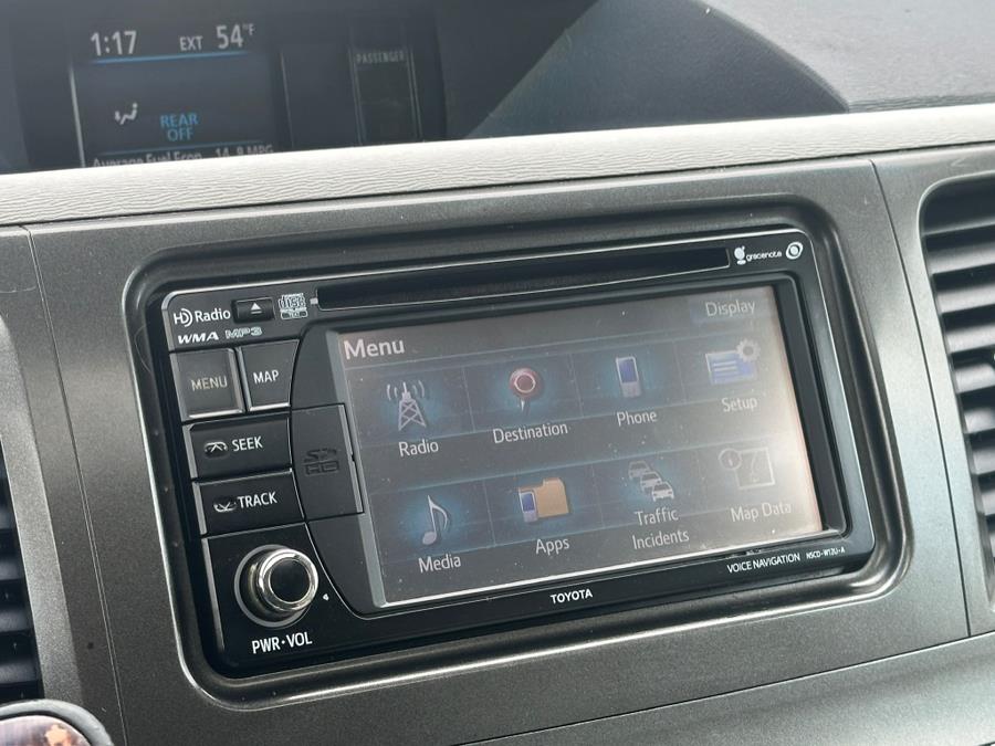 2014 Toyota Sienna XLE 7-Passenger Auto Access Se photo
