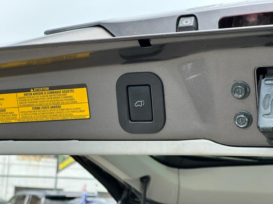 2014 Toyota Sienna XLE 7-Passenger Auto Access Se photo