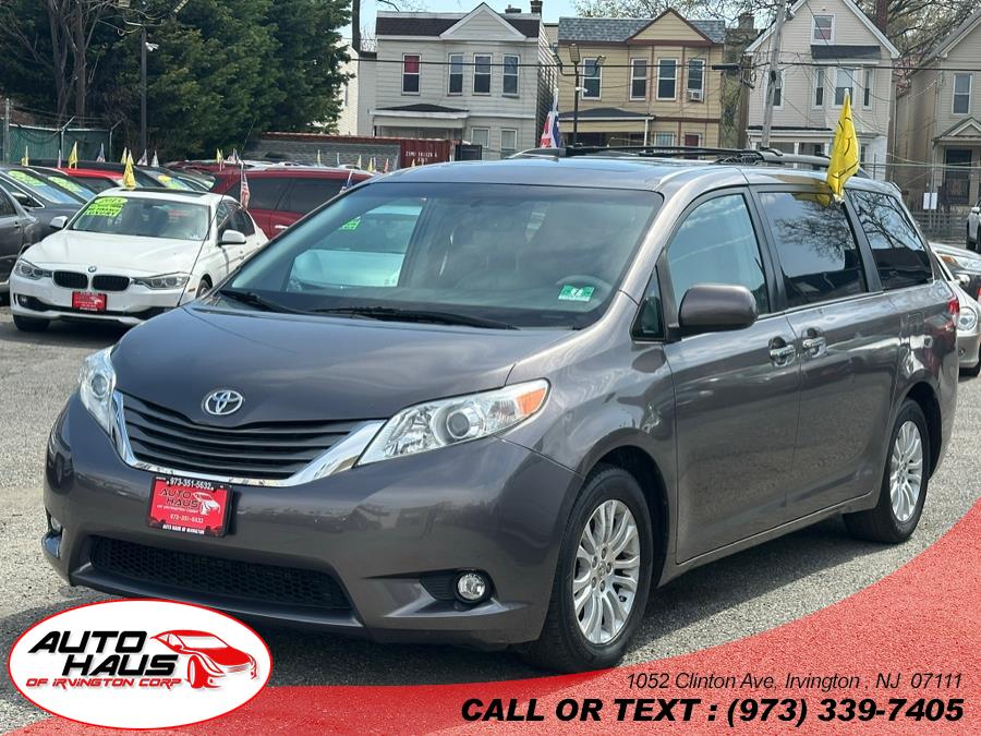 2014 Toyota Sienna XLE 7-Passenger Auto Access Se photo
