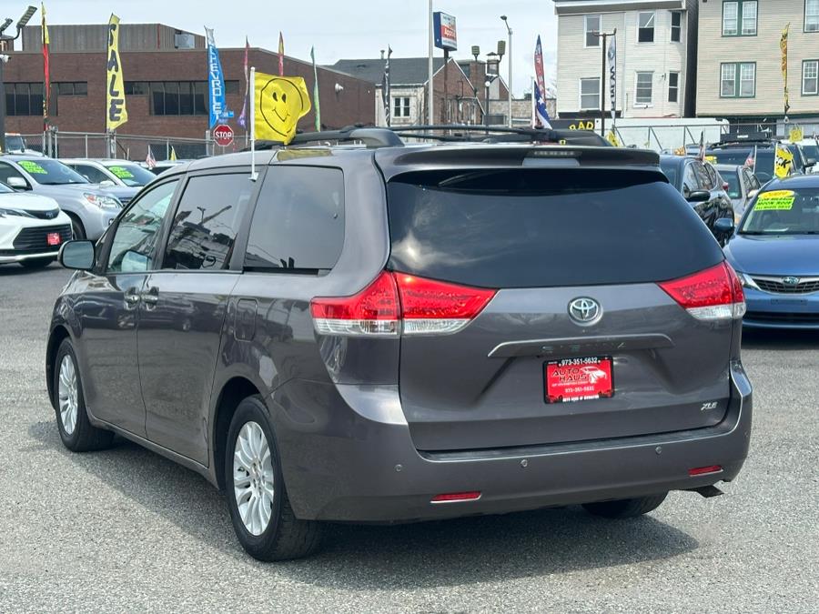 2014 Toyota Sienna XLE 7-Passenger Auto Access Se photo