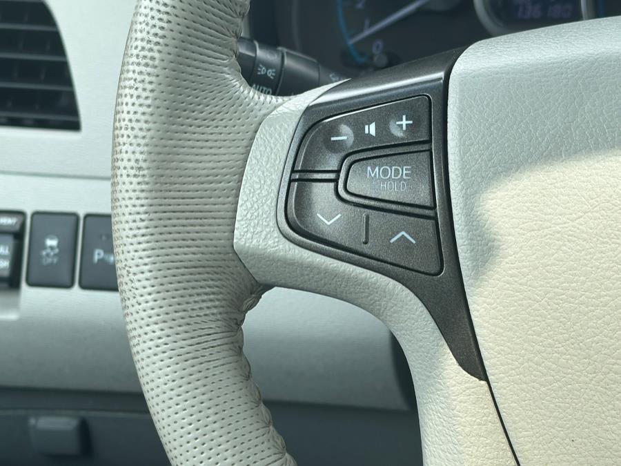 2014 Toyota Sienna XLE 7-Passenger Auto Access Se photo