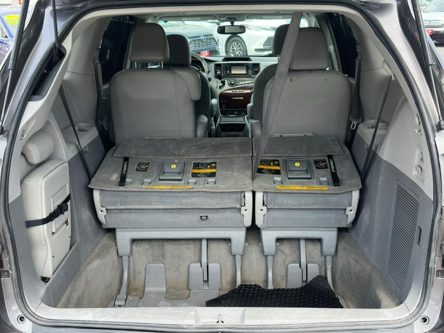 2014 Toyota Sienna XLE 7-Passenger Auto Access Se photo