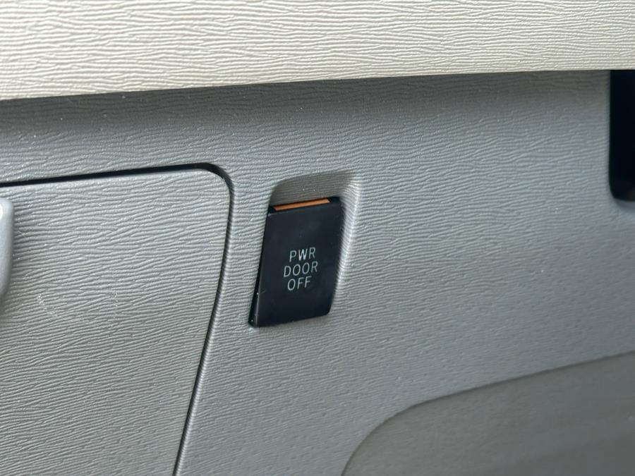 2014 Toyota Sienna XLE 7-Passenger Auto Access Se photo