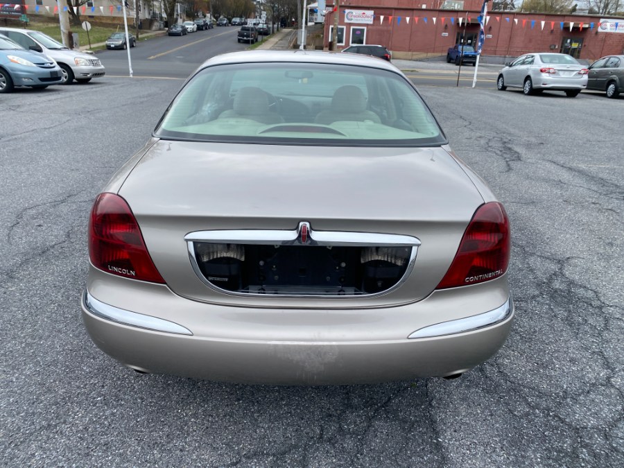 2002 Lincoln Continental photo