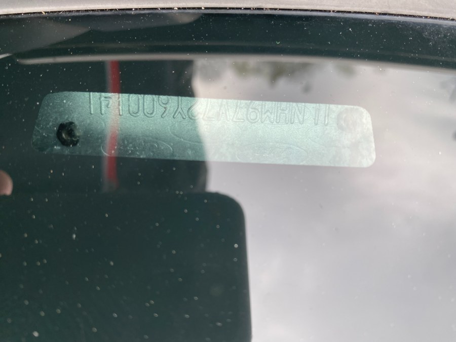2002 Lincoln Continental photo