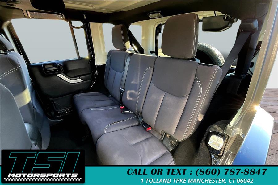 2016 Jeep Wrangler Unlimited 4WD 4dr Sahara photo