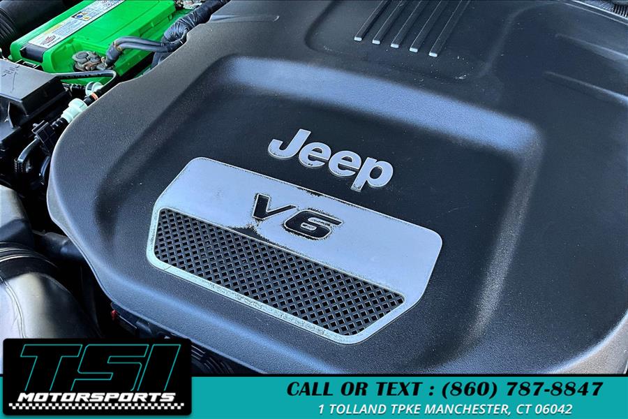 2016 Jeep Wrangler Unlimited 4WD 4dr Sahara photo
