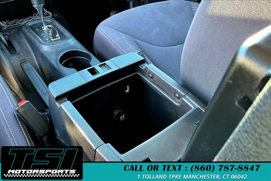 2016 Jeep Wrangler Unlimited 4WD 4dr Sahara photo