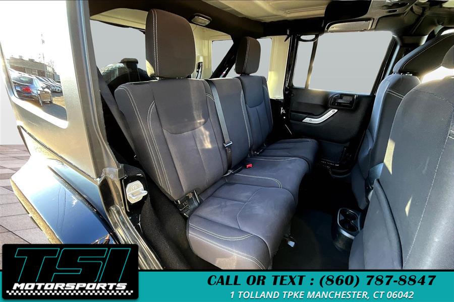 2016 Jeep Wrangler Unlimited 4WD 4dr Sahara photo
