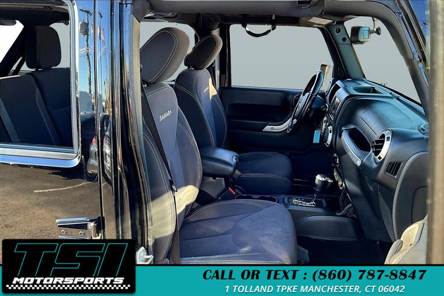 2016 Jeep Wrangler Unlimited 4WD 4dr Sahara photo