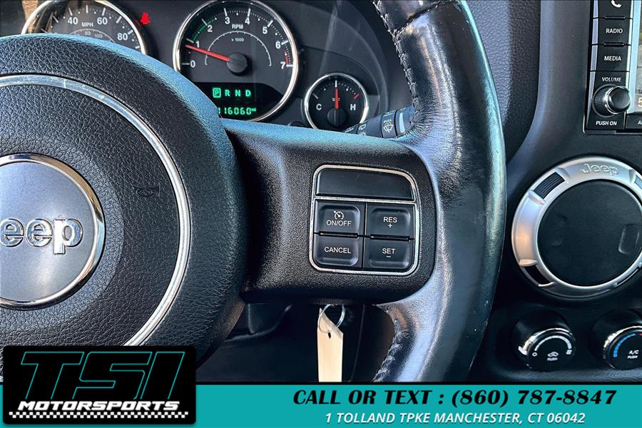 2016 Jeep Wrangler Unlimited 4WD 4dr Sahara photo