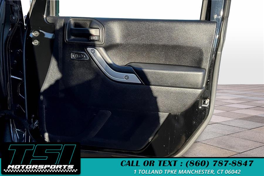 2016 Jeep Wrangler Unlimited 4WD 4dr Sahara photo