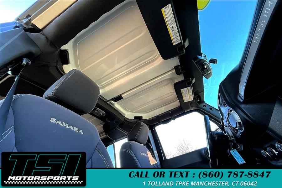 2016 Jeep Wrangler Unlimited 4WD 4dr Sahara photo