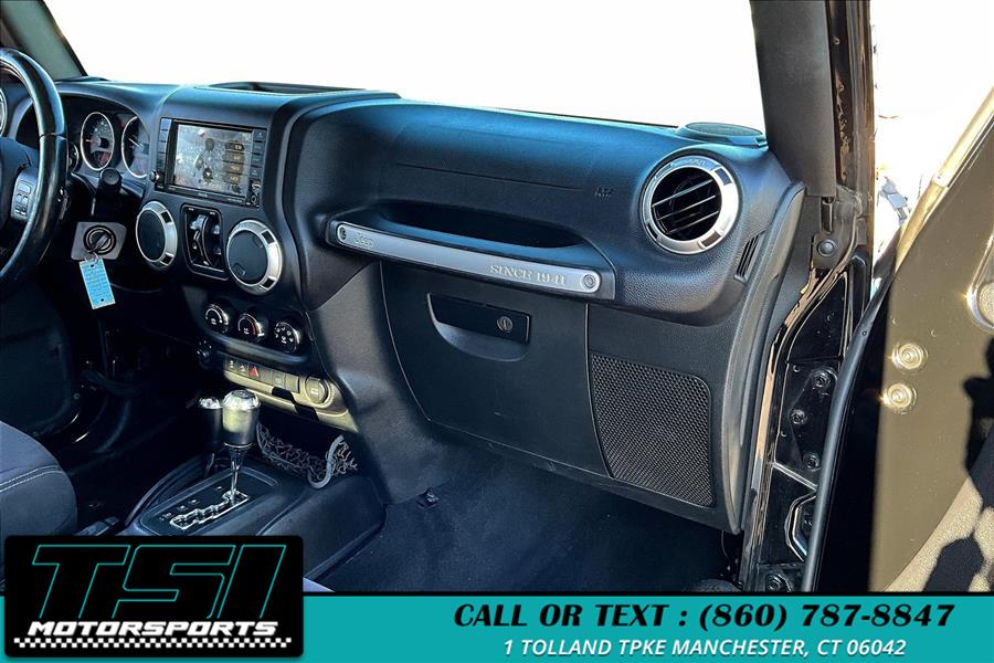 2016 Jeep Wrangler Unlimited 4WD 4dr Sahara photo