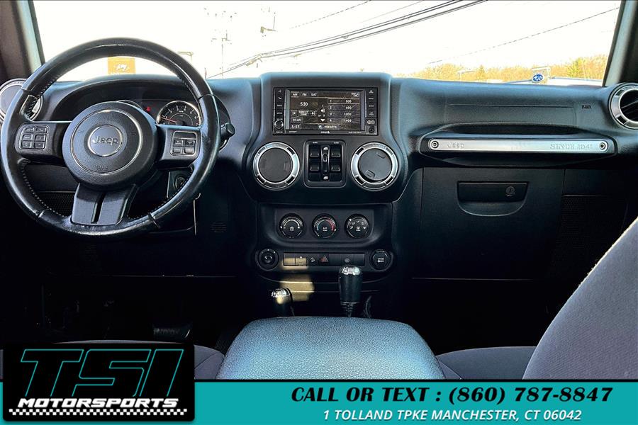 2016 Jeep Wrangler Unlimited 4WD 4dr Sahara photo