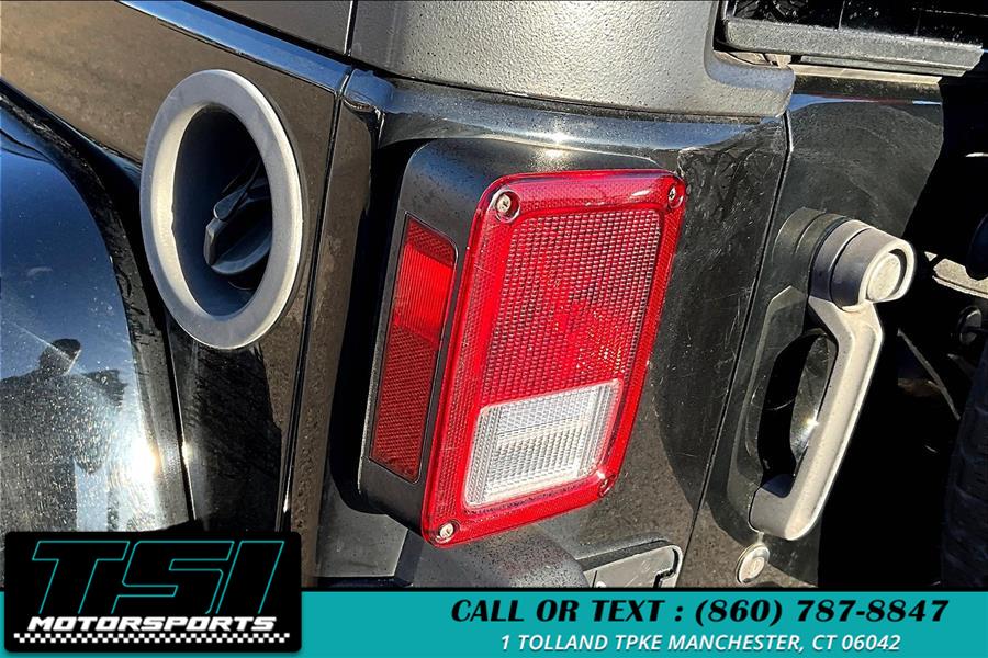 2016 Jeep Wrangler Unlimited 4WD 4dr Sahara photo