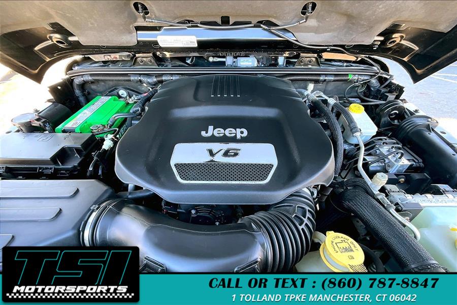 2016 Jeep Wrangler Unlimited 4WD 4dr Sahara photo