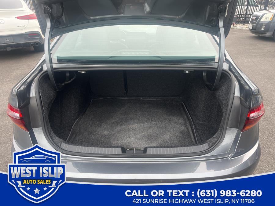 2019 Volkswagen Jetta R-Line Auto w/SULEV photo