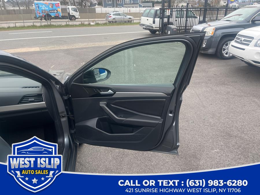 2019 Volkswagen Jetta R-Line Auto w/SULEV photo
