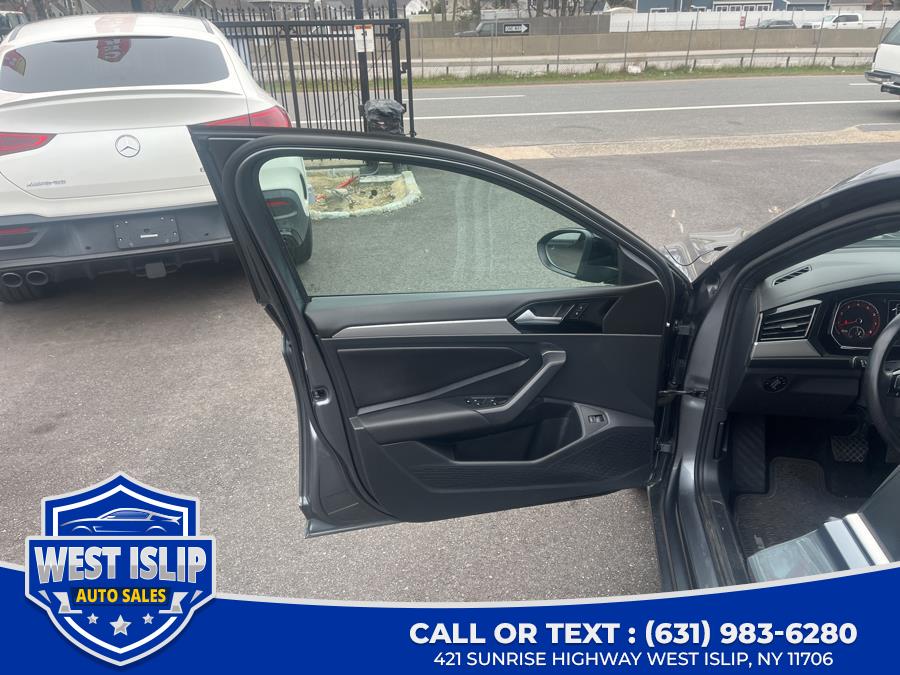 2019 Volkswagen Jetta R-Line Auto w/SULEV photo