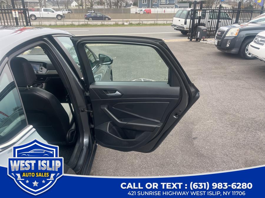 2019 Volkswagen Jetta R-Line Auto w/SULEV photo