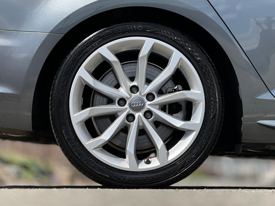 2019 Audi A4 Premium 45 TFSI quattro photo
