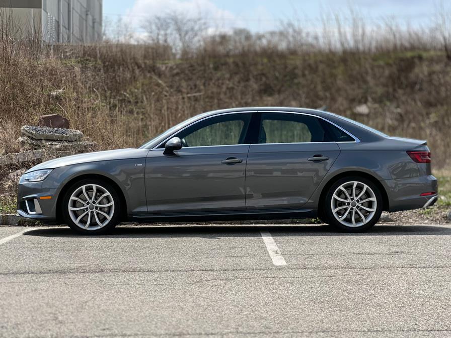 2019 Audi A4 Premium 45 TFSI quattro photo