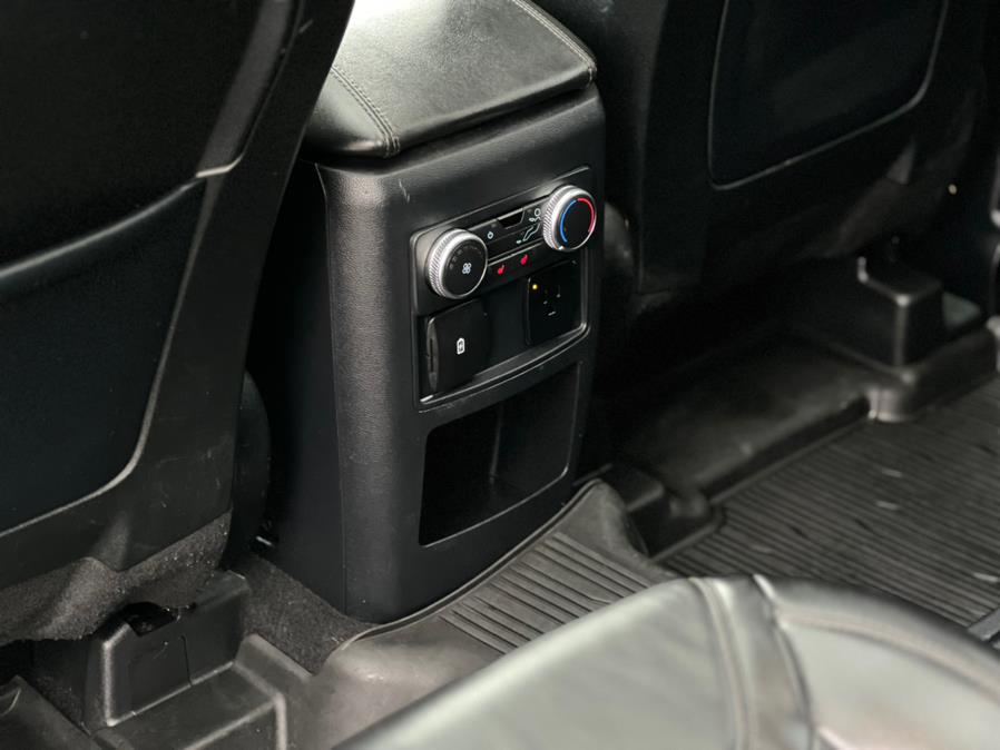 2020 Ford Explorer Platinum 4WD photo