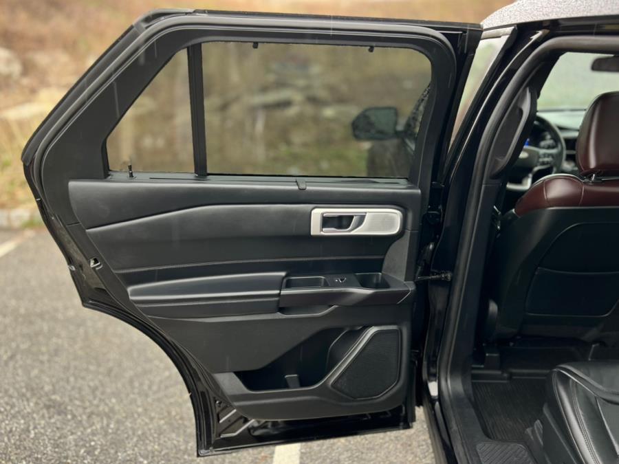 2020 Ford Explorer Platinum 4WD photo