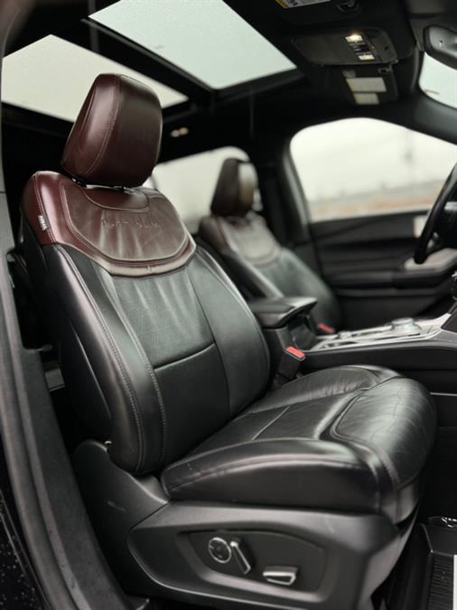 2020 Ford Explorer Platinum 4WD photo