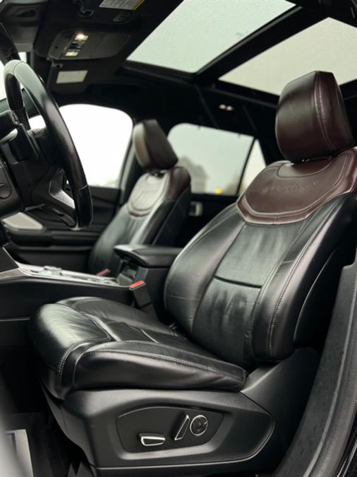 2020 Ford Explorer Platinum 4WD photo