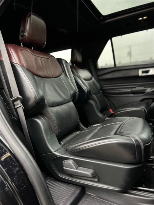 2020 Ford Explorer Platinum 4WD photo