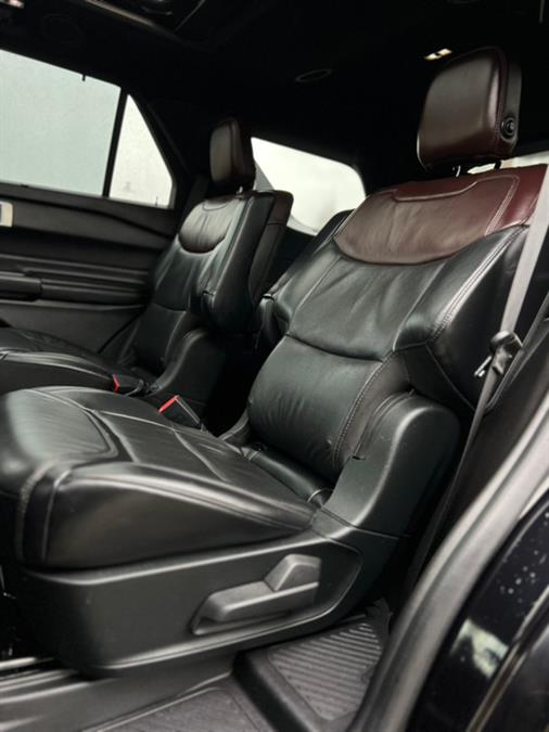 2020 Ford Explorer Platinum 4WD photo