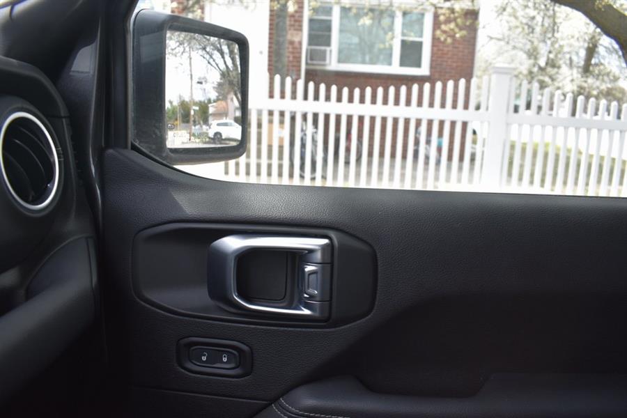 2023 Jeep Wrangler Sahara 4xe photo