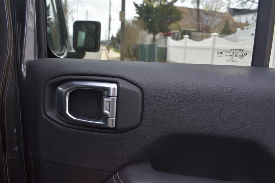 2023 Jeep Wrangler Sahara 4xe photo