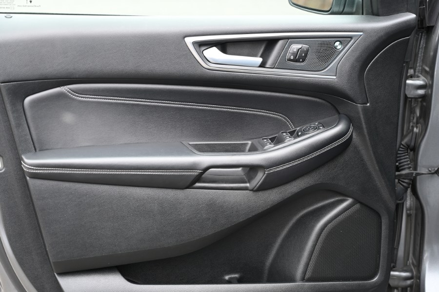 2023 Ford Edge Titanium AWD photo