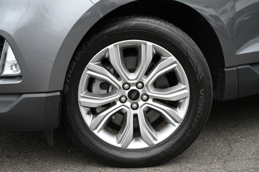 2023 Ford Edge Titanium AWD photo