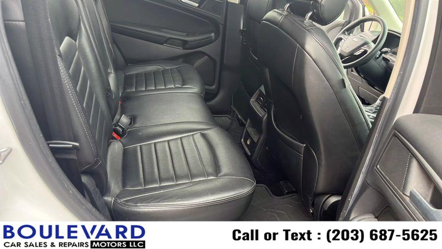 2016 Ford Edge SE Sport Utility 4D photo