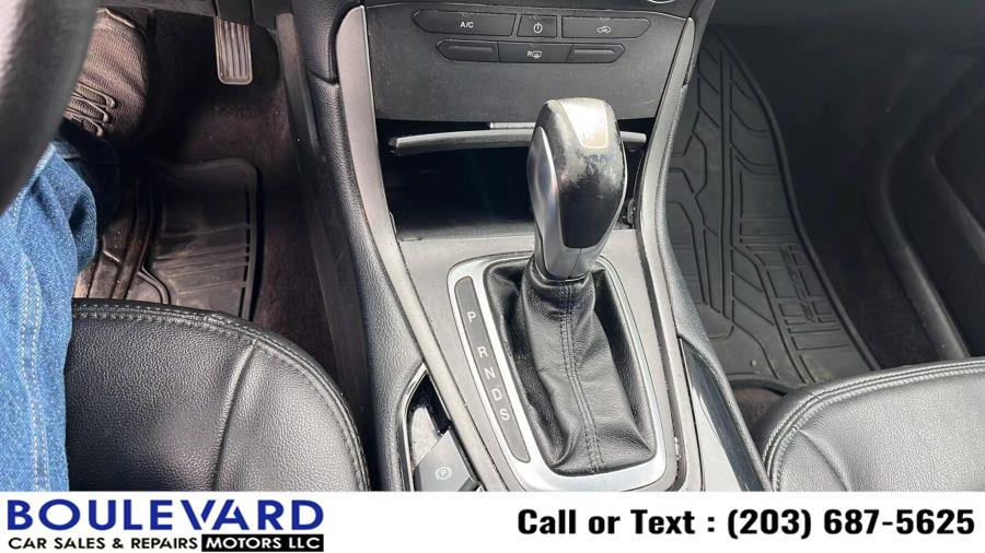 2016 Ford Edge SE Sport Utility 4D photo