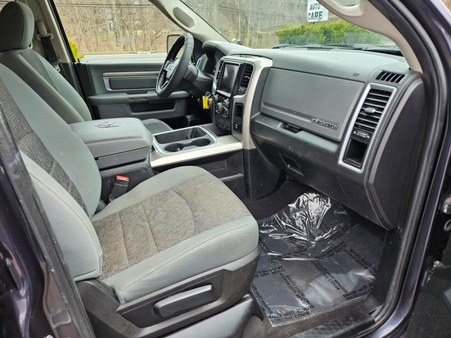 2017 RAM 1500 SLT 4x4 Quad Cab 6''4