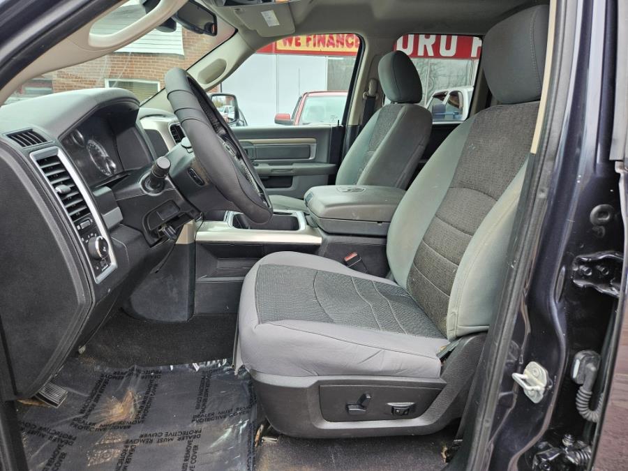 2017 RAM 1500 SLT 4x4 Quad Cab 6''4