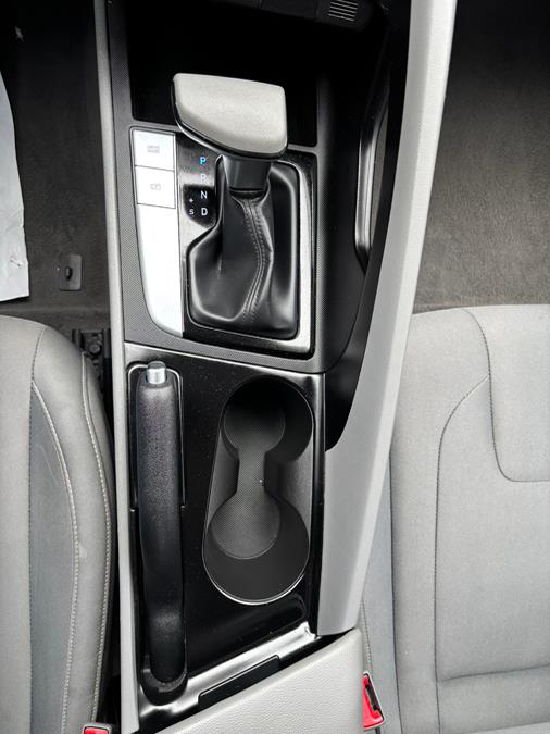 2023 Hyundai Elantra SEL photo