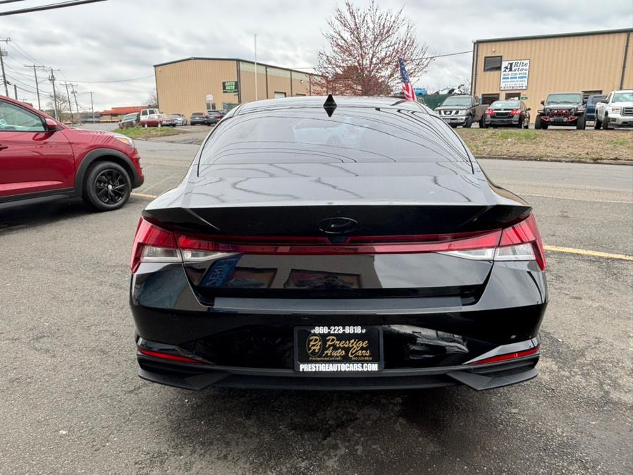 2023 Hyundai Elantra SEL photo