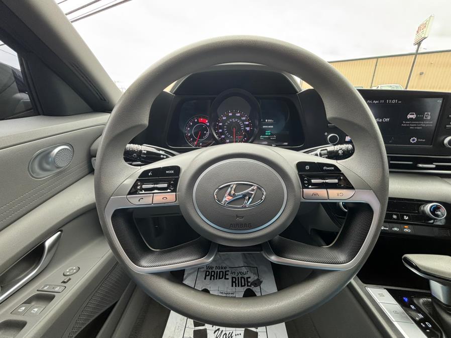 2023 Hyundai Elantra SEL photo